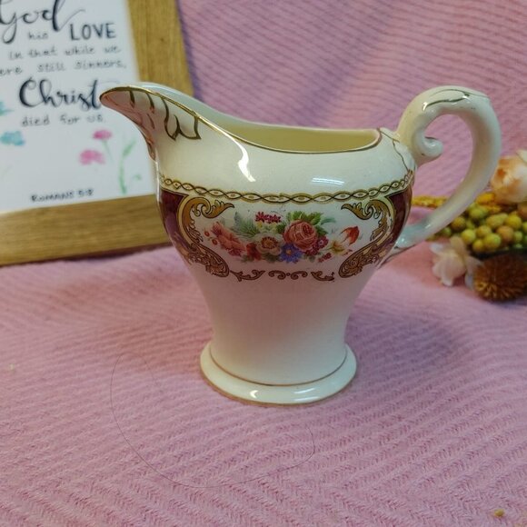 ⭐️2/$30 Myott Staffordshire England Maroon Flower Bouquet Creamer - Picture 5 of 8